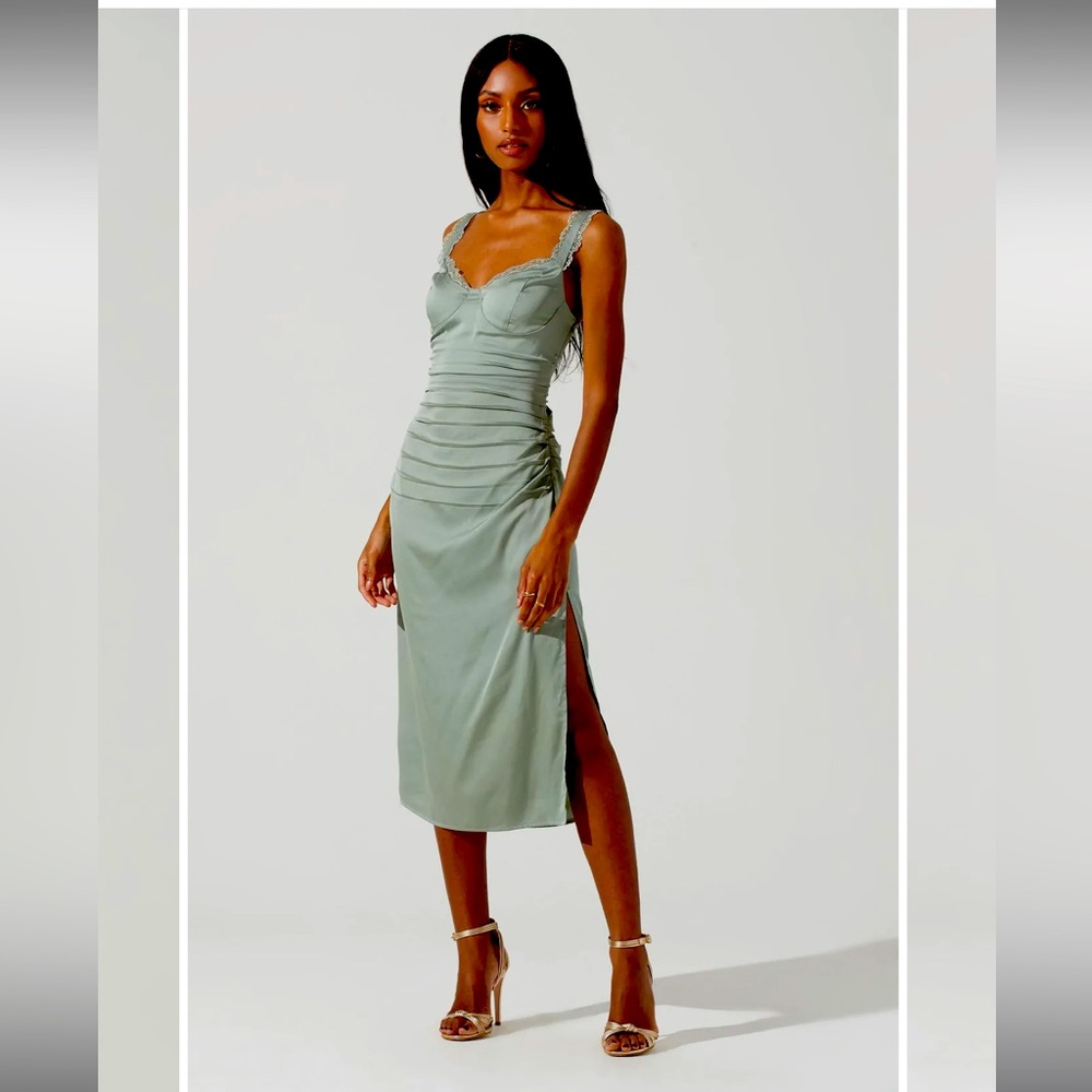 ASTR the Label - Alva Ruched Lace Trim Midi Dress